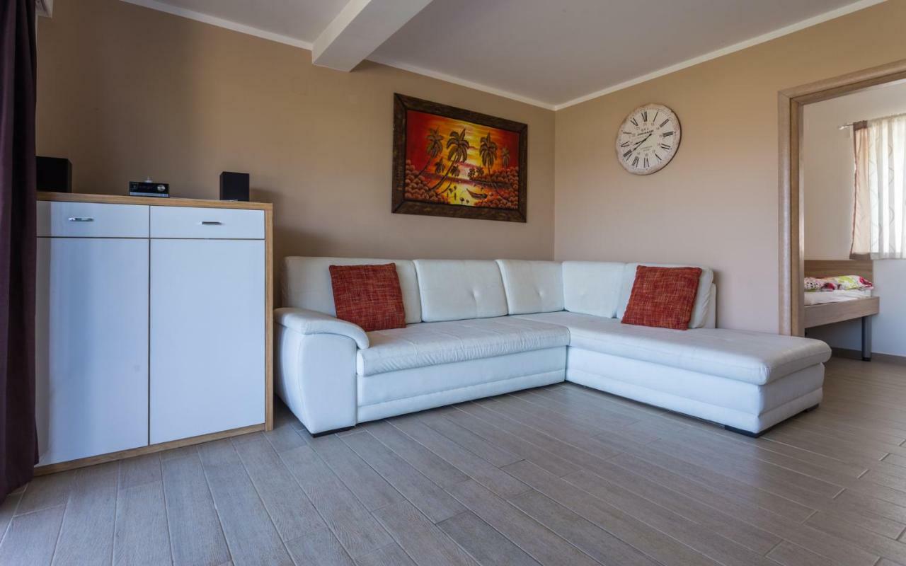 Apartment Trava Klimno Extérieur photo