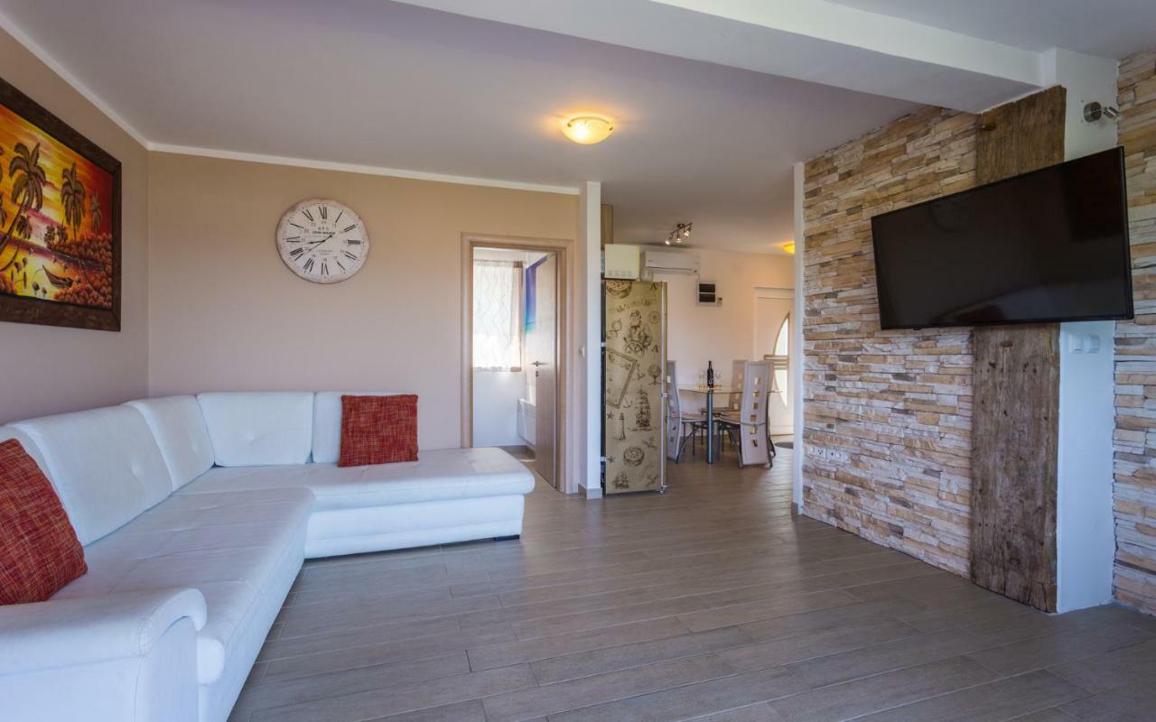 Apartment Trava Klimno Extérieur photo
