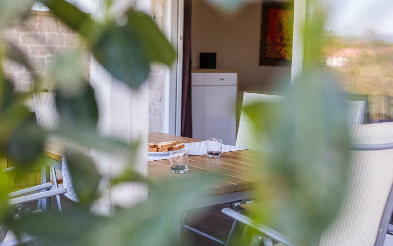Apartment Trava Klimno Extérieur photo